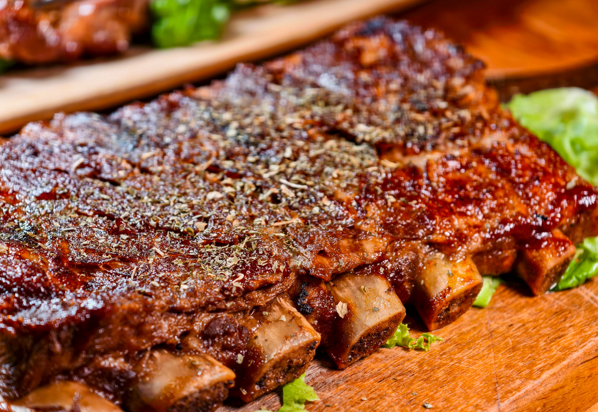 [高雄]打鹿岸原住民人文主題餐廳高流店－高雄流行音樂中心鯨魚堤岸隱藏版原住民餐廳！驚人份量烤肉盤、好吃小米阿拜 @美食好芃友（芃芃）