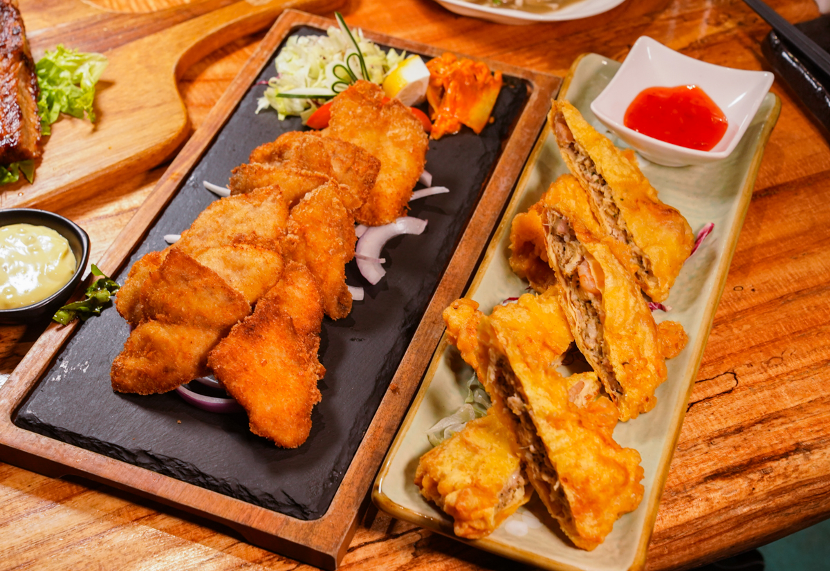 [高雄]打鹿岸原住民人文主題餐廳高流店－高雄流行音樂中心鯨魚堤岸隱藏版原住民餐廳！驚人份量烤肉盤、好吃小米阿拜 @美食好芃友（芃芃）