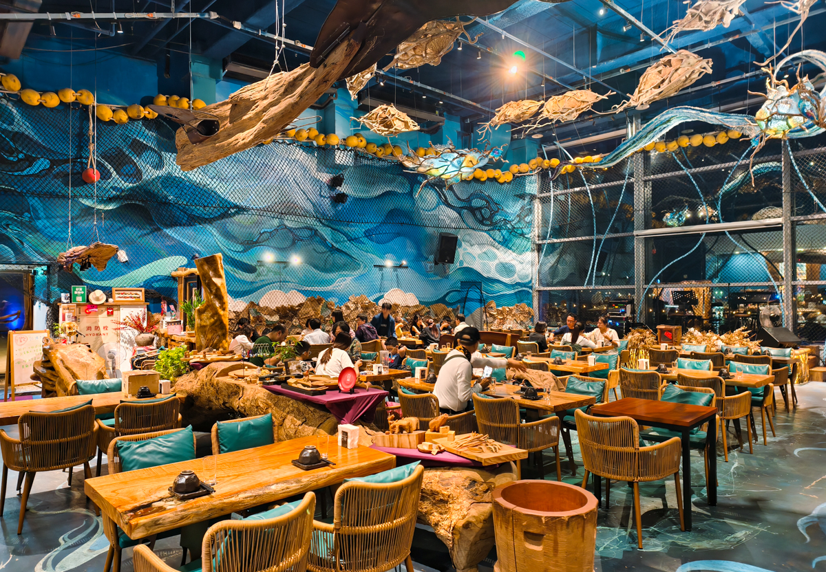 [高雄]打鹿岸原住民人文主題餐廳高流店－高雄流行音樂中心鯨魚堤岸隱藏版原住民餐廳！驚人份量烤肉盤、好吃小米阿拜 @美食好芃友（芃芃）