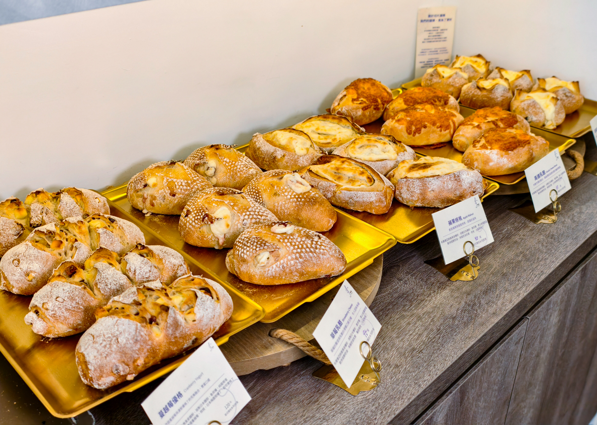 [台南]灃頌 FountSong Bakery-一開門人潮湧入好吃台南鹽可頌歐包店~ 麵包控絕對不能錯過! @美食好芃友（芃芃）