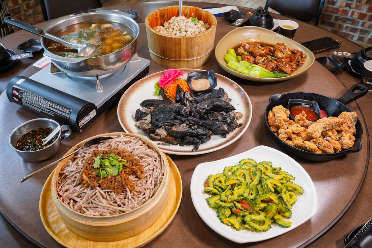 [高雄]霖園土雞城-在地人推薦好吃高雄土雞城!超美綠庭園與文青空間~必吃烏骨鹽焗雞、炸豆乳鰻、 五香鹹芋絲 @美食好芃友（芃芃）