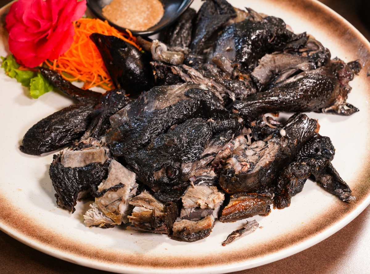 [高雄]霖園土雞城-在地人推薦好吃高雄土雞城!超美綠庭園與文青空間~必吃烏骨鹽焗雞、炸豆乳鰻、 五香鹹芋絲 @美食好芃友（芃芃）