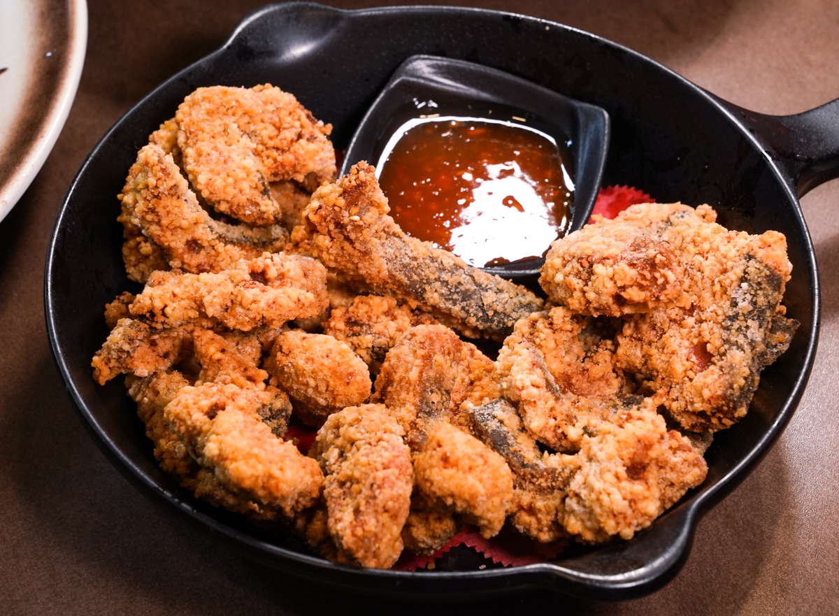 [高雄]霖園土雞城-在地人推薦好吃高雄土雞城!超美綠庭園與文青空間~必吃烏骨鹽焗雞、炸豆乳鰻、 五香鹹芋絲 @美食好芃友（芃芃）