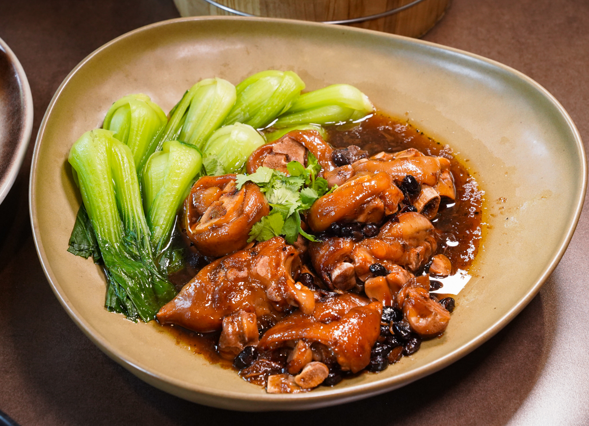 [高雄]霖園土雞城-在地人推薦好吃高雄土雞城!超美綠庭園與文青空間~必吃烏骨鹽焗雞、炸豆乳鰻、 五香鹹芋絲 @美食好芃友（芃芃）