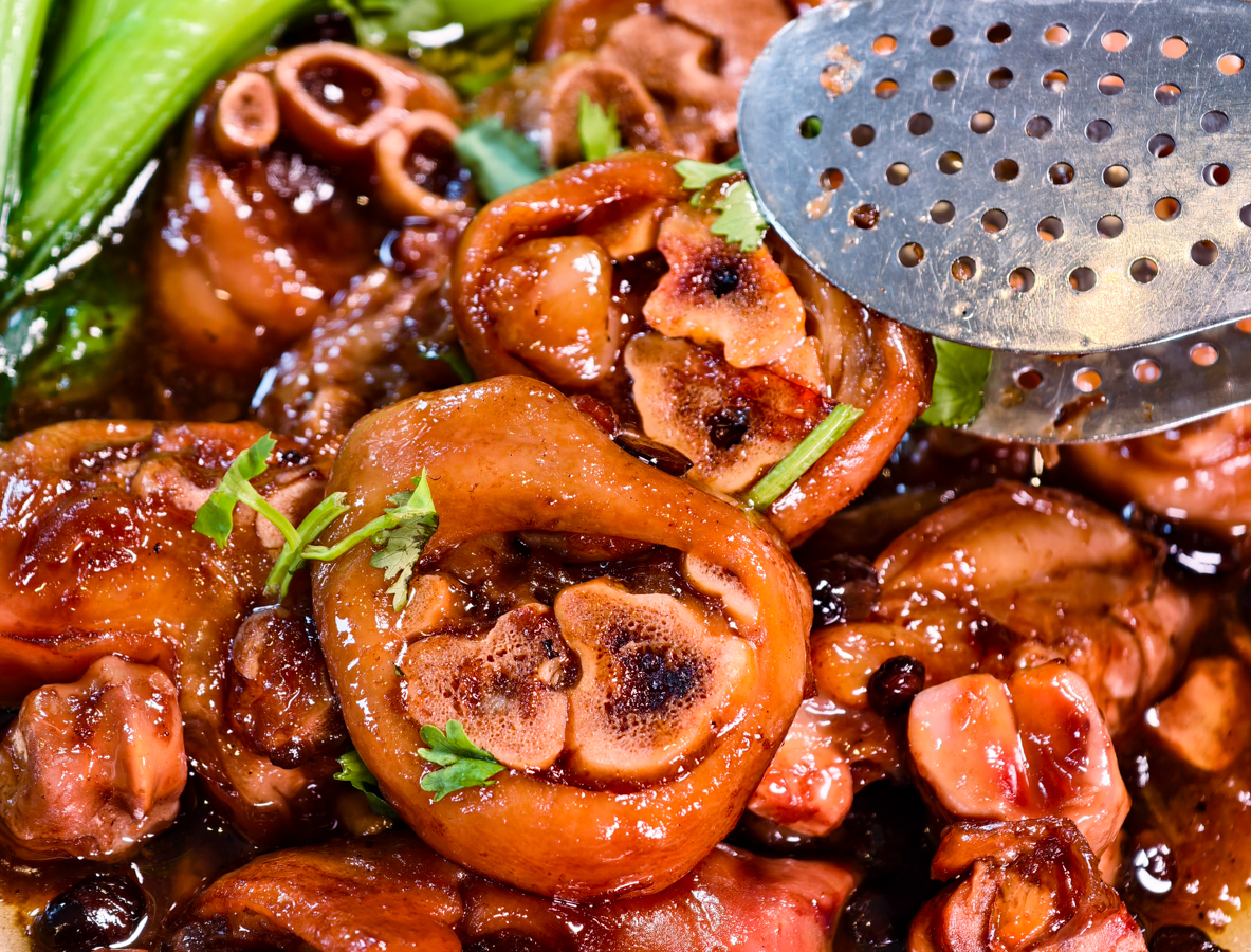 [高雄]霖園土雞城-在地人推薦好吃高雄土雞城!超美綠庭園與文青空間~必吃烏骨鹽焗雞、炸豆乳鰻、 五香鹹芋絲 @美食好芃友（芃芃）