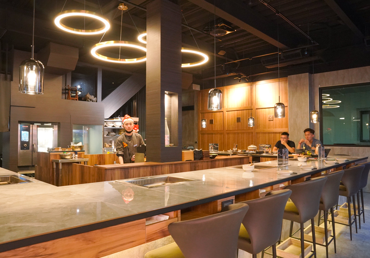 [高雄燒肉推薦]明燒肉文自旗艦店-海鮮控和牛控都來!超有儀式感高雄燒肉無菜單!最扯的雙人帝王蟹燒肉套餐 @美食好芃友（芃芃）