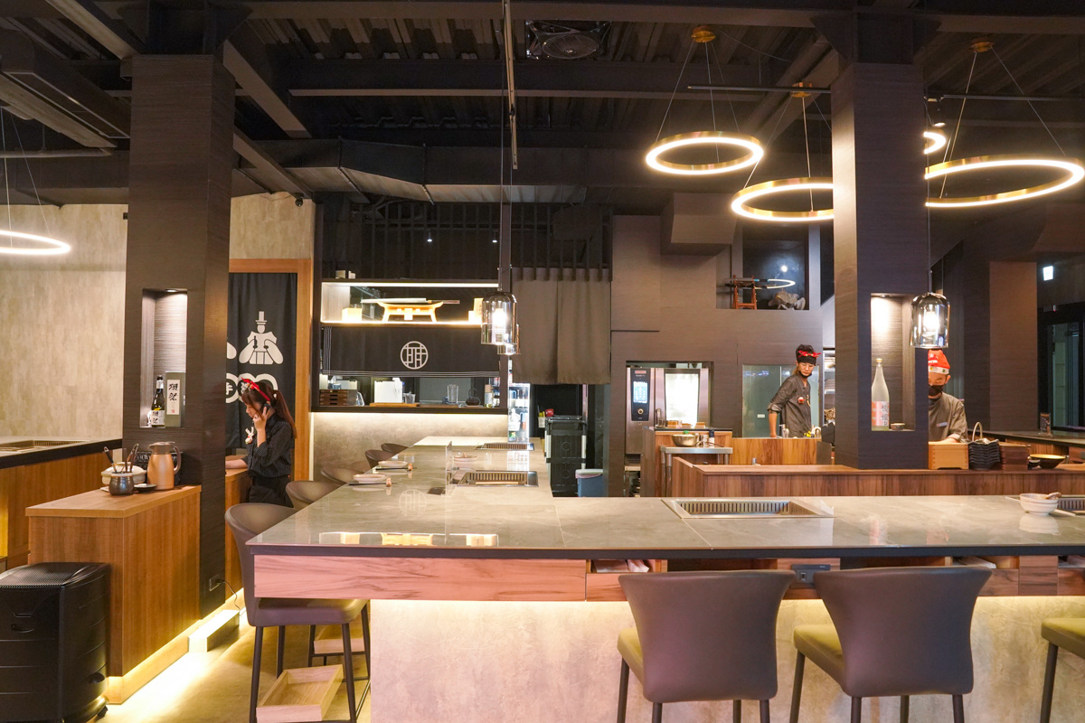 [高雄燒肉推薦]明燒肉文自旗艦店-海鮮控和牛控都來!超有儀式感高雄燒肉無菜單!最扯的雙人帝王蟹燒肉套餐 @美食好芃友（芃芃）