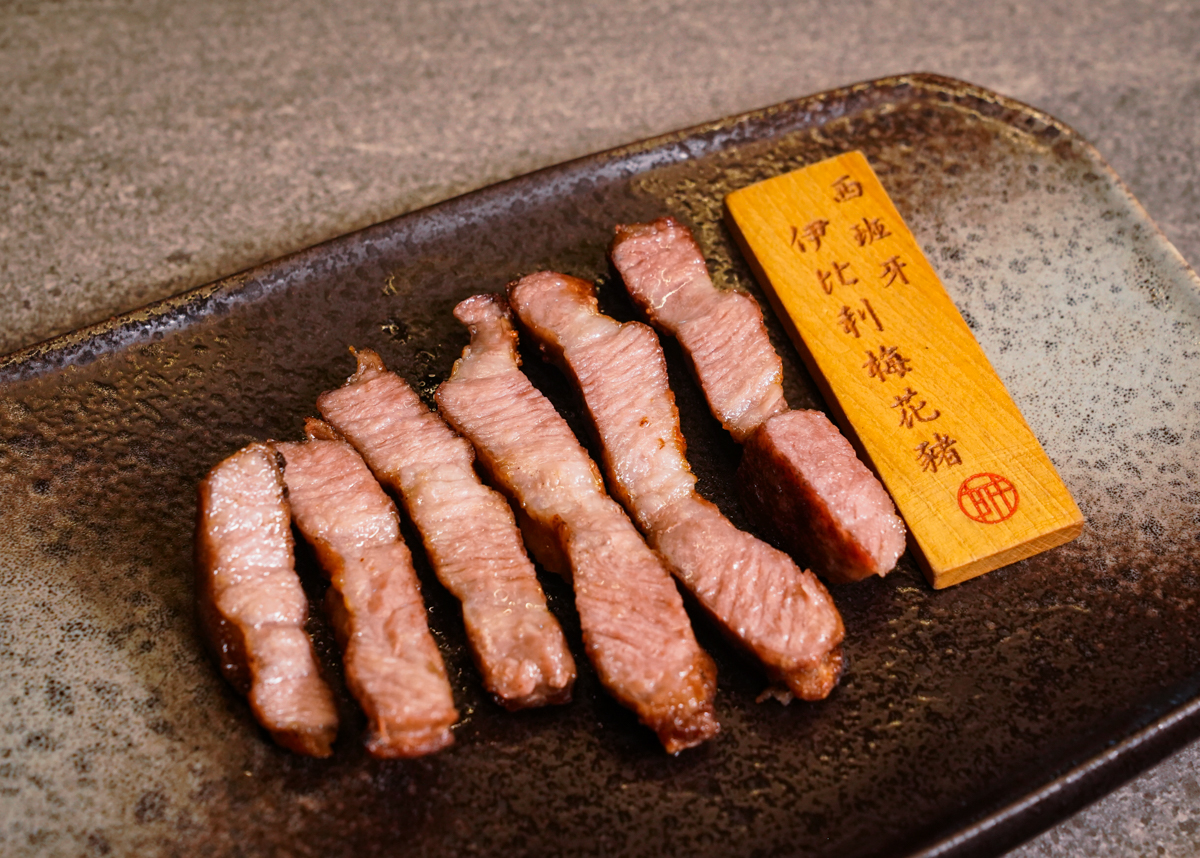 [高雄燒肉推薦]明燒肉文自旗艦店-海鮮控和牛控都來!超有儀式感高雄燒肉無菜單!最扯的雙人帝王蟹燒肉套餐 @美食好芃友（芃芃）