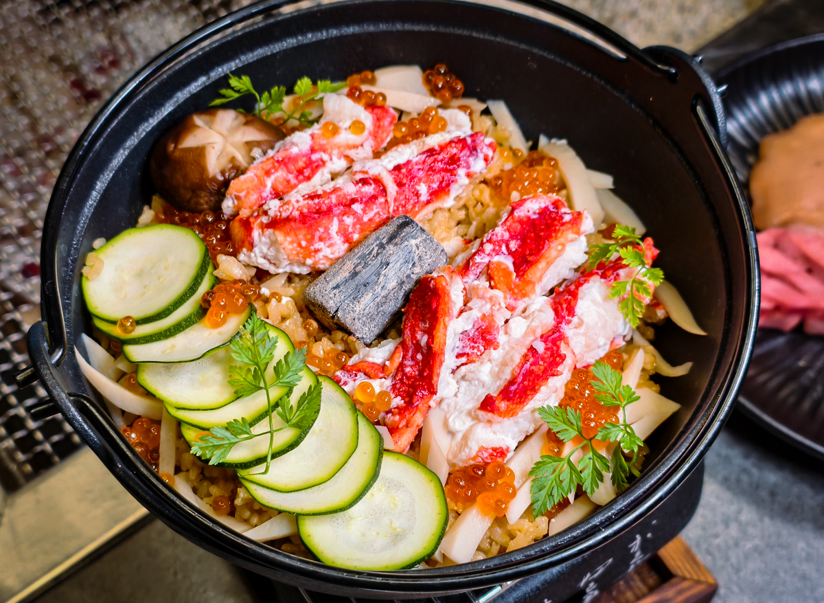 [高雄燒肉推薦]明燒肉文自旗艦店-海鮮控和牛控都來!超有儀式感高雄燒肉無菜單!最扯的雙人帝王蟹燒肉套餐 @美食好芃友（芃芃）