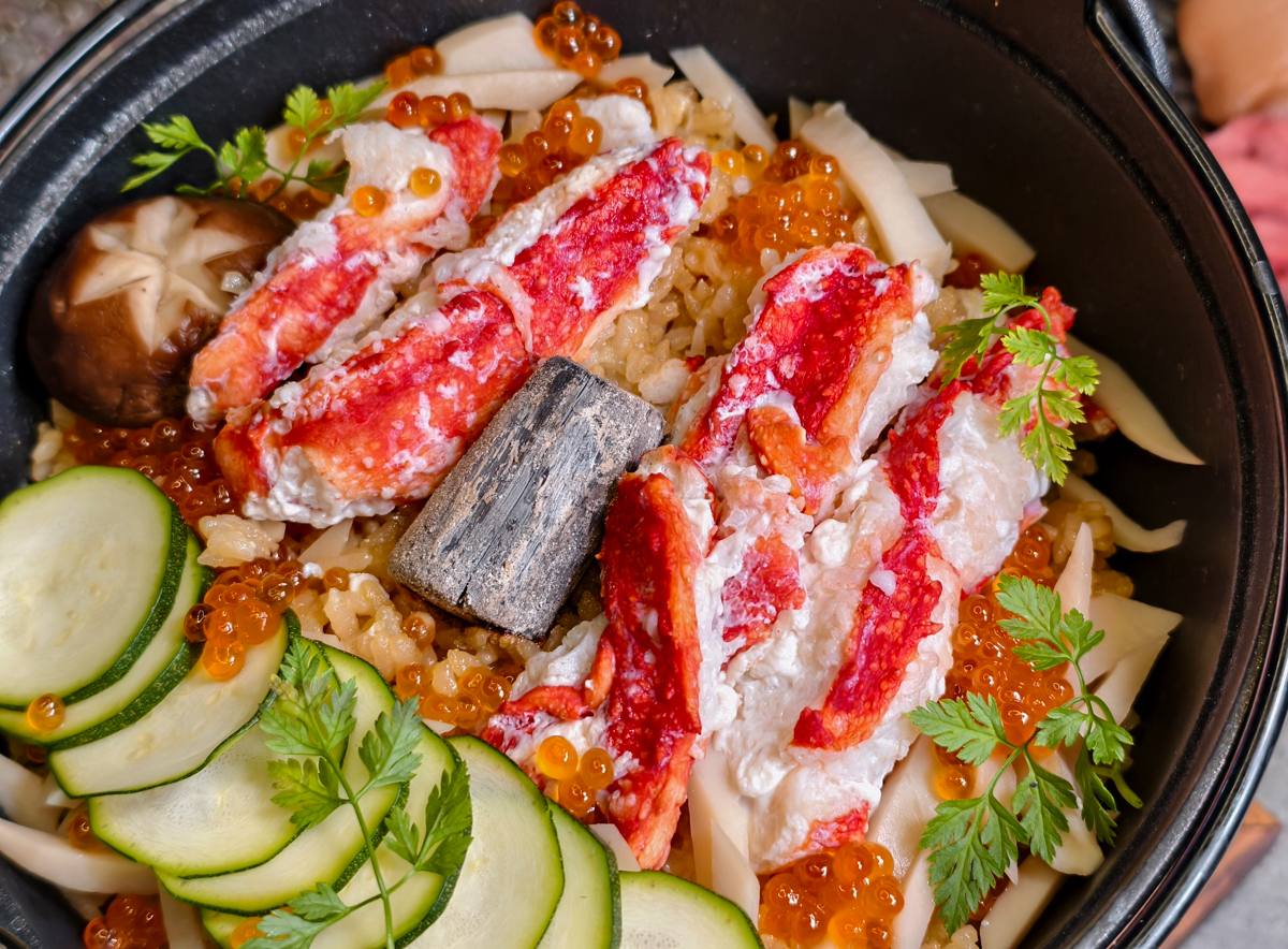 [高雄燒肉推薦]明燒肉文自旗艦店-海鮮控和牛控都來!超有儀式感高雄燒肉無菜單!最扯的雙人帝王蟹燒肉套餐 @美食好芃友（芃芃）