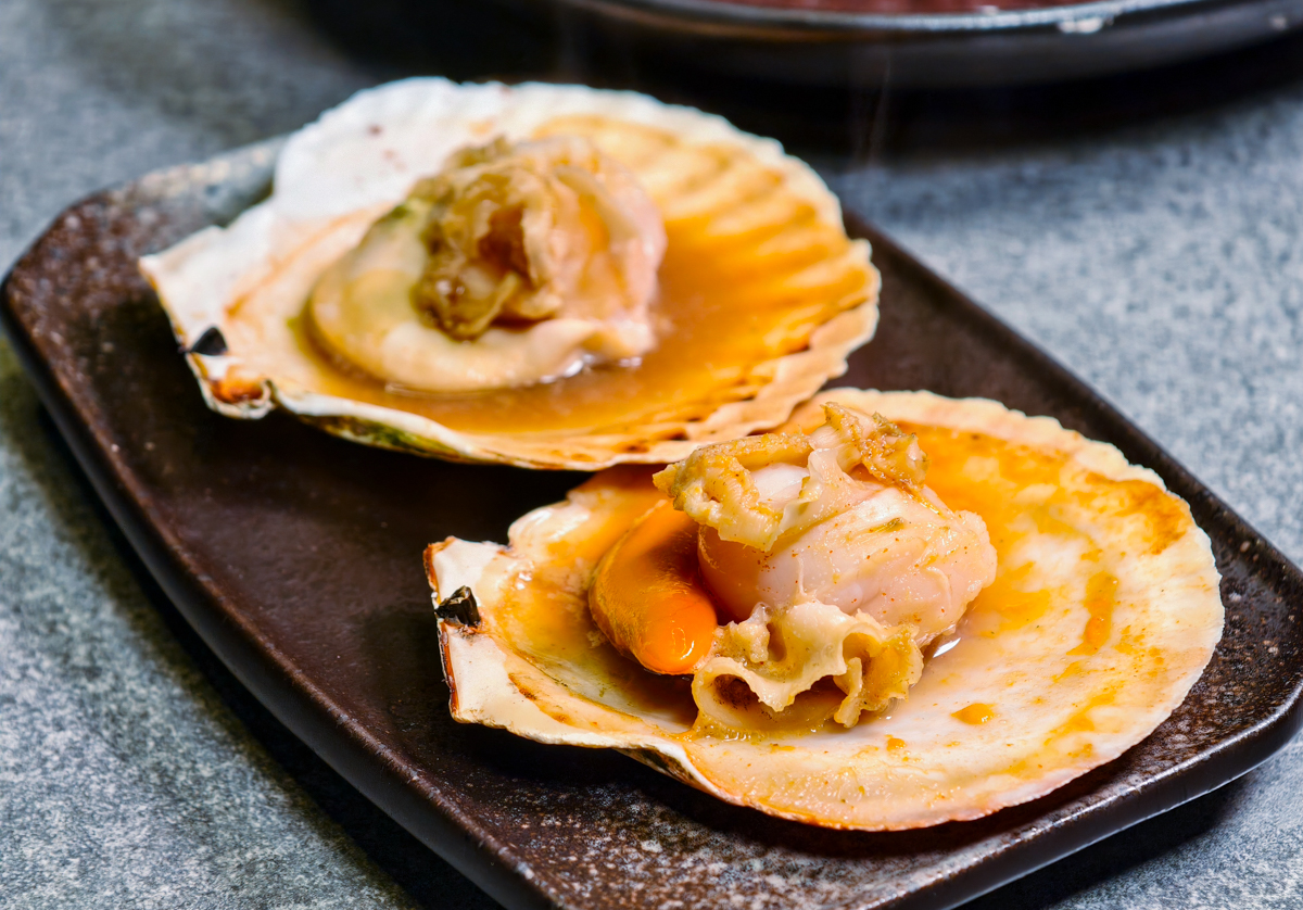 [高雄燒肉推薦]明燒肉文自旗艦店-海鮮控和牛控都來!超有儀式感高雄燒肉無菜單!最扯的雙人帝王蟹燒肉套餐 @美食好芃友（芃芃）