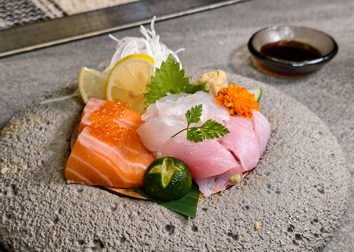 [高雄燒肉推薦]明燒肉文自旗艦店-海鮮控和牛控都來!超有儀式感高雄燒肉無菜單!最扯的雙人帝王蟹燒肉套餐 @美食好芃友（芃芃）