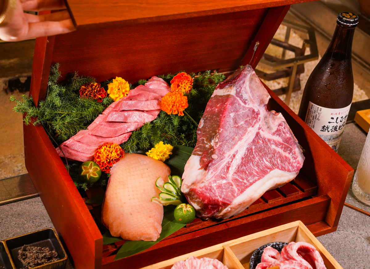 [高雄燒肉推薦]明燒肉文自旗艦店-海鮮控和牛控都來!超有儀式感高雄燒肉無菜單!最扯的雙人帝王蟹燒肉套餐 @美食好芃友（芃芃）