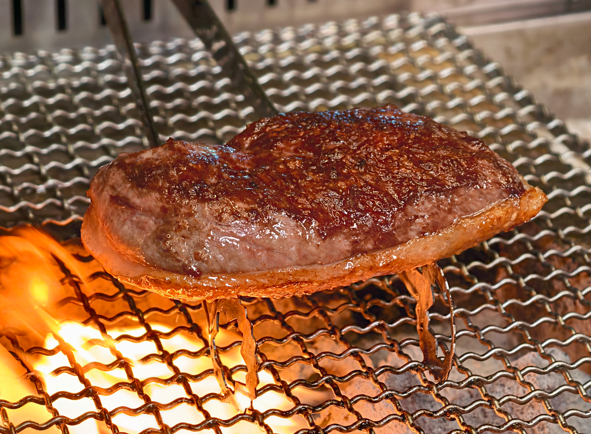 [高雄燒肉推薦]明燒肉文自旗艦店-海鮮控和牛控都來!超有儀式感高雄燒肉無菜單!最扯的雙人帝王蟹燒肉套餐 @美食好芃友（芃芃）