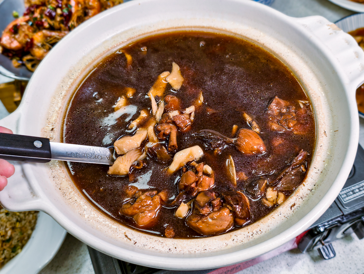 [仁武]百味饕客熱炒-仁雄路隱藏版仁武熱炒、私房川菜! 必吃沙茶螃蟹、重慶烤魚、乾鍋海蝦 @美食好芃友（芃芃）