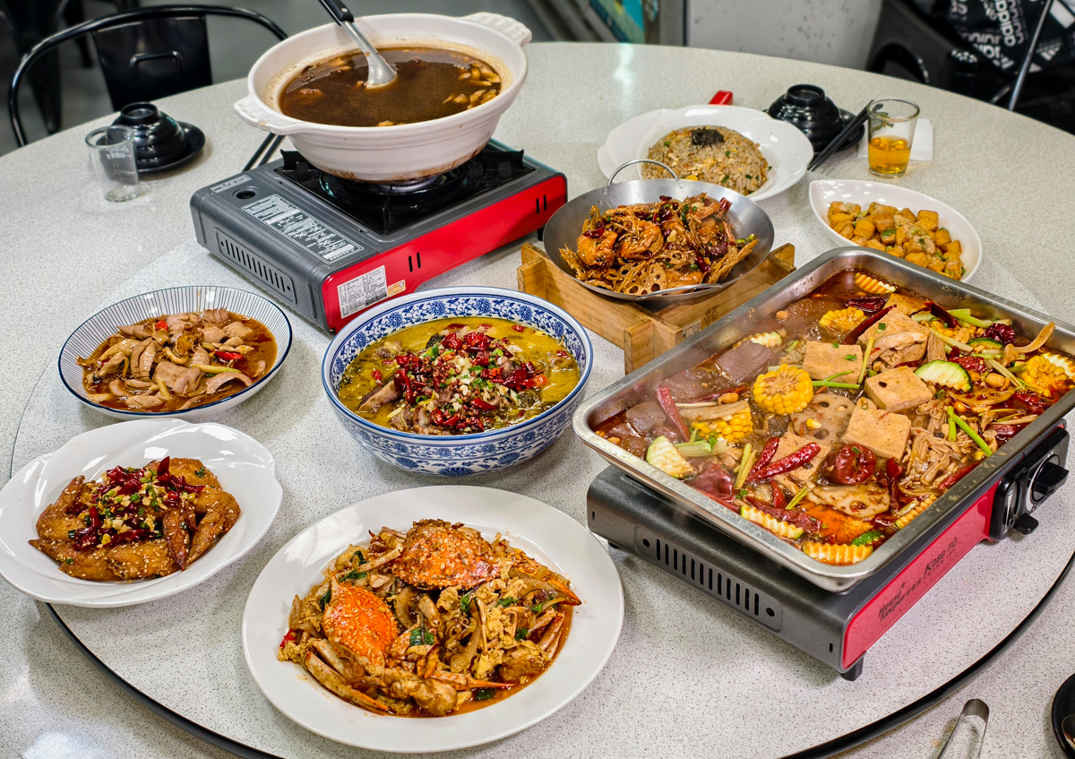 [仁武]百味饕客熱炒-仁雄路隱藏版仁武熱炒、私房川菜! 必吃沙茶螃蟹、重慶烤魚、乾鍋海蝦 @美食好芃友（芃芃）