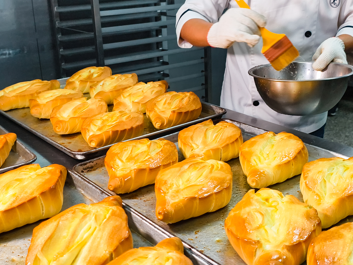 [高雄]方師傅點心坊-在地人吃20年經典高雄羅宋代表!香酥外皮奶香濃郁~也是超夯的高雄伴手禮 @美食好芃友（芃芃）