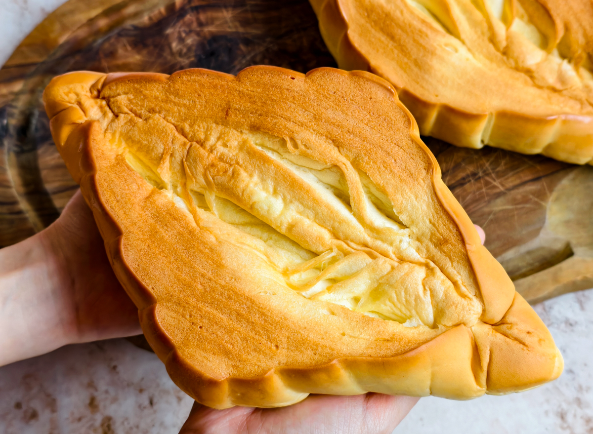 [高雄]方師傅點心坊-在地人吃20年經典高雄羅宋代表!香酥外皮奶香濃郁~也是超夯的高雄伴手禮 @美食好芃友（芃芃）