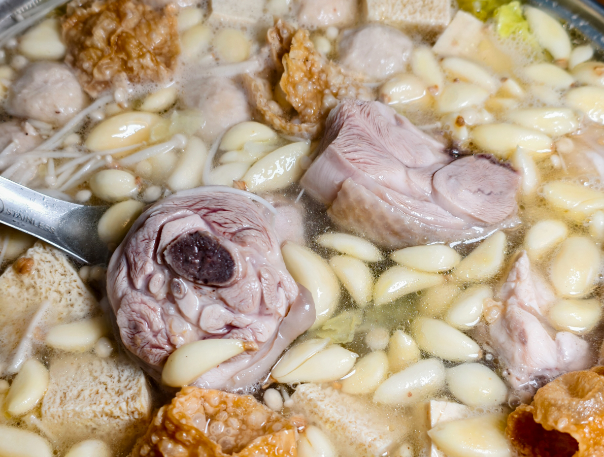 [台南]馨味胡椒白菜雞-一年只賣3個月台南胡椒白菜雞!每天外帶塞爆、內用一位難求 @美食好芃友（芃芃）