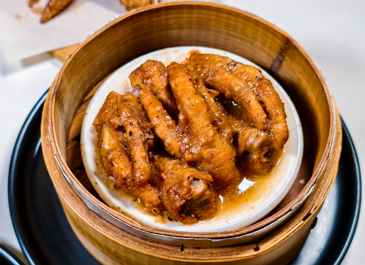 [高雄巨蛋美食]翠王港式茶餐廳-每日客滿高雄港式茶餐廳!超級港味的飛天廣炒麵x臘味排骨煲仔飯 @美食好芃友（芃芃）