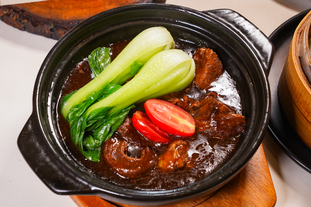 [高雄巨蛋美食]翠王港式茶餐廳-每日客滿高雄港式茶餐廳!超級港味的飛天廣炒麵x臘味排骨煲仔飯 @美食好芃友（芃芃）