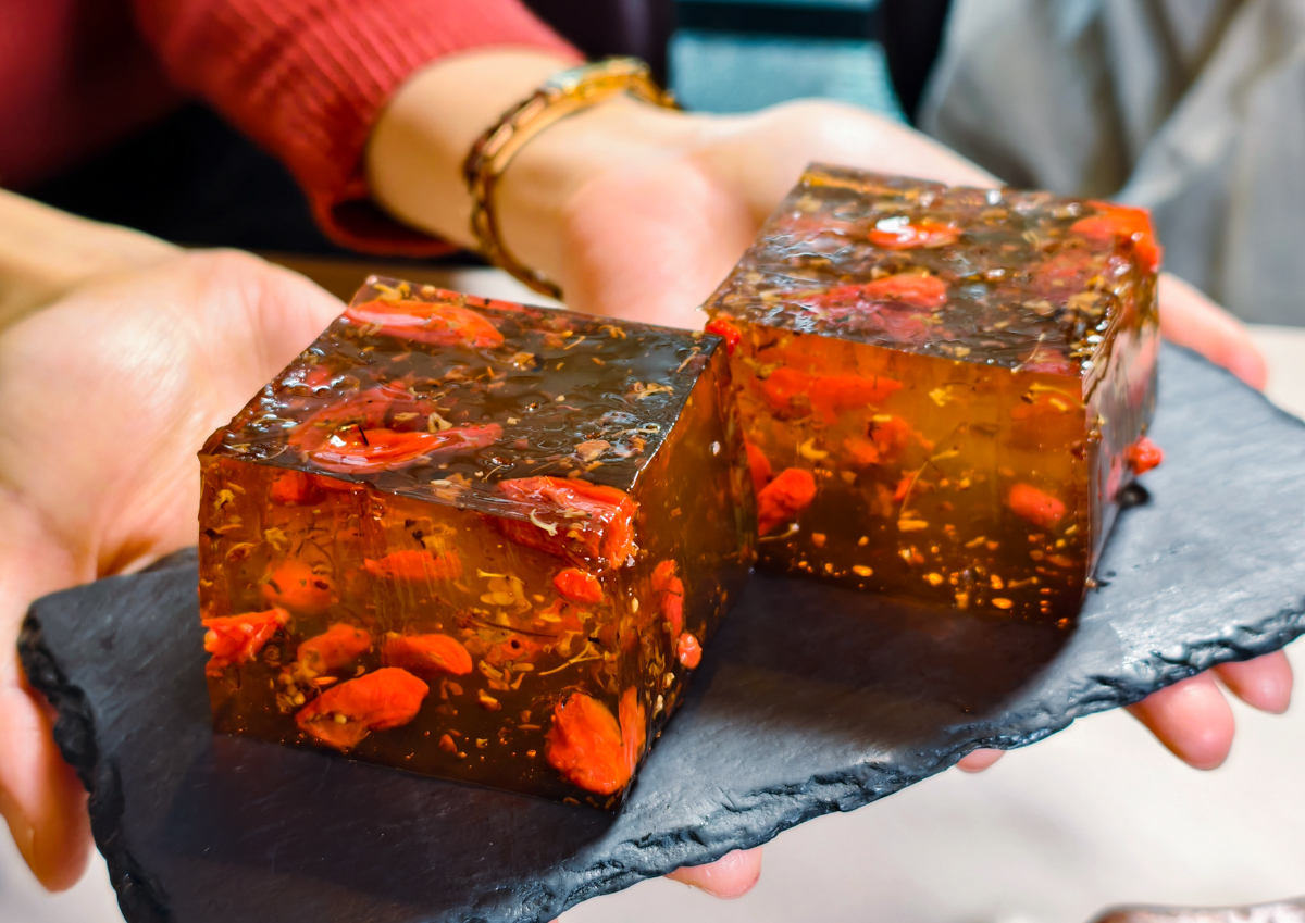 [高雄巨蛋美食]翠王港式茶餐廳-每日客滿高雄港式茶餐廳!超級港味的飛天廣炒麵x臘味排骨煲仔飯 @美食好芃友（芃芃）