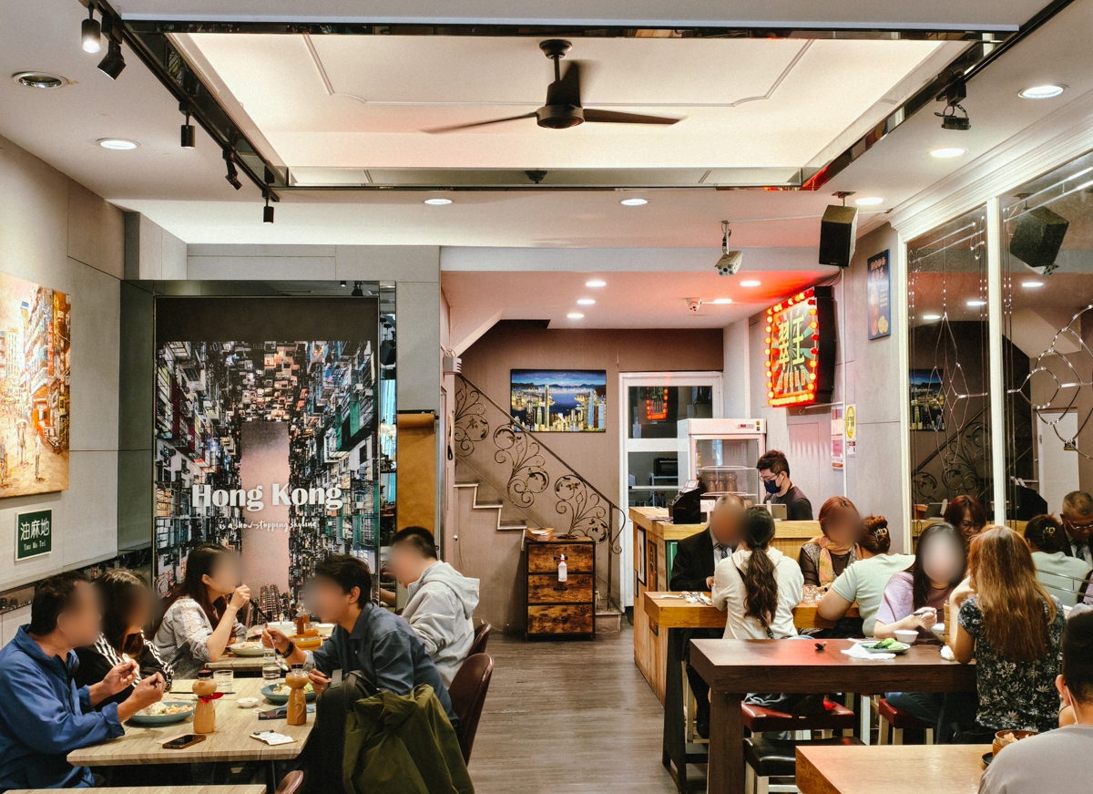 [高雄巨蛋美食]翠王港式茶餐廳-每日客滿高雄港式茶餐廳!超級港味的飛天廣炒麵x臘味排骨煲仔飯 @美食好芃友（芃芃）