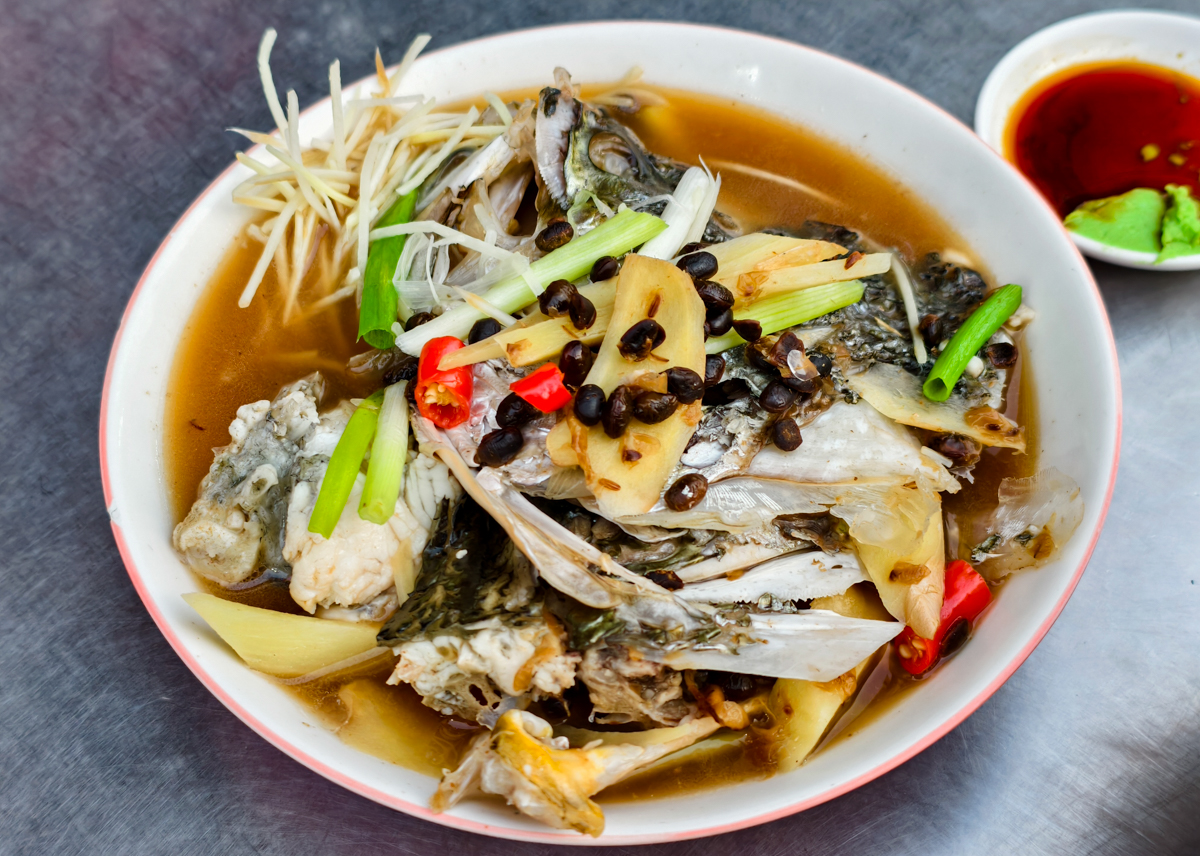 [高雄]秋霞鱸魚麵線-在地老饕推薦!超鮮高雄鱸魚麵線~高雄自強夜市50年老味道 @美食好芃友（芃芃）