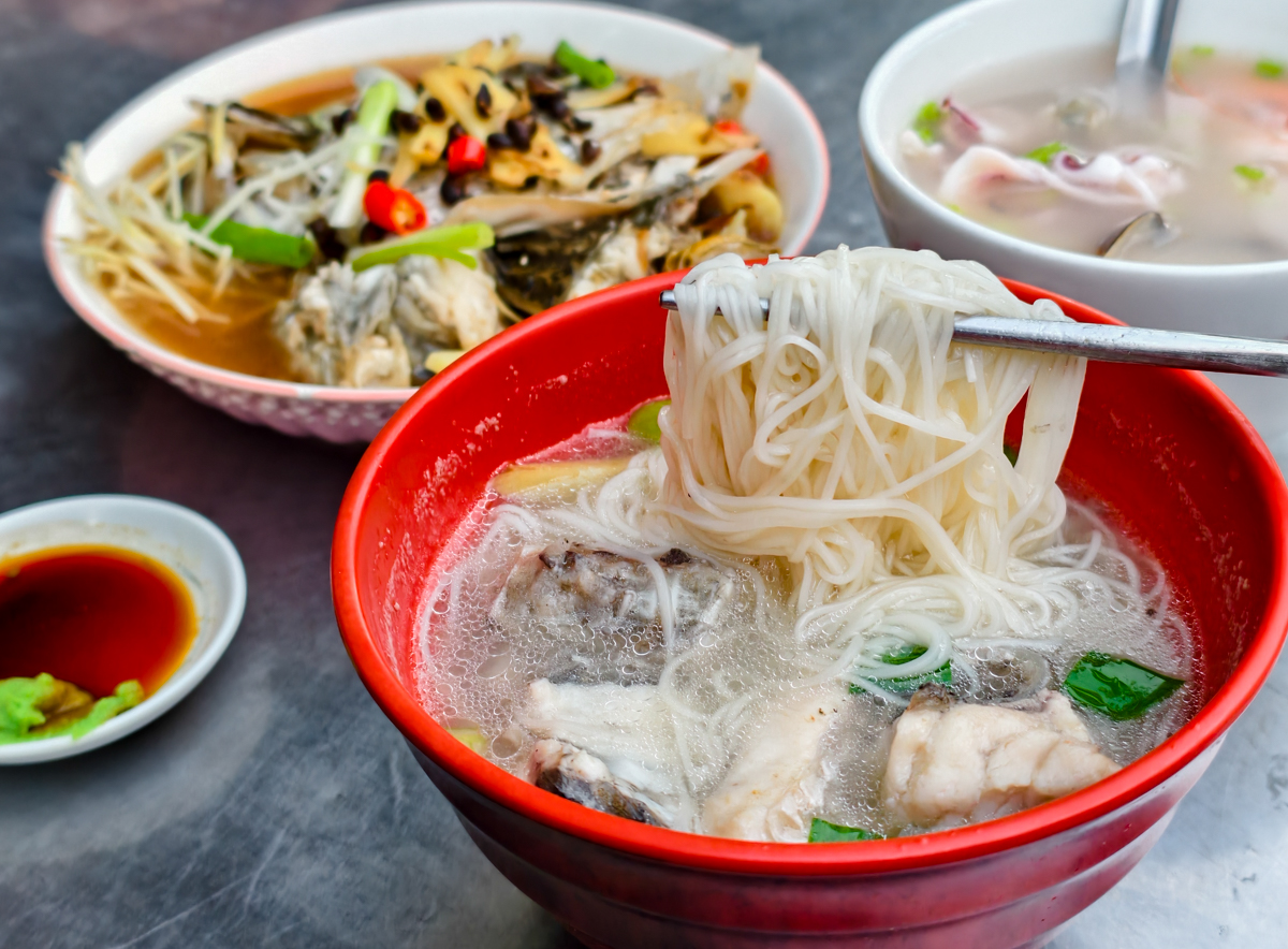 [高雄]秋霞鱸魚麵線-在地老饕推薦!超鮮高雄鱸魚麵線~高雄自強夜市50年老味道 @美食好芃友（芃芃）