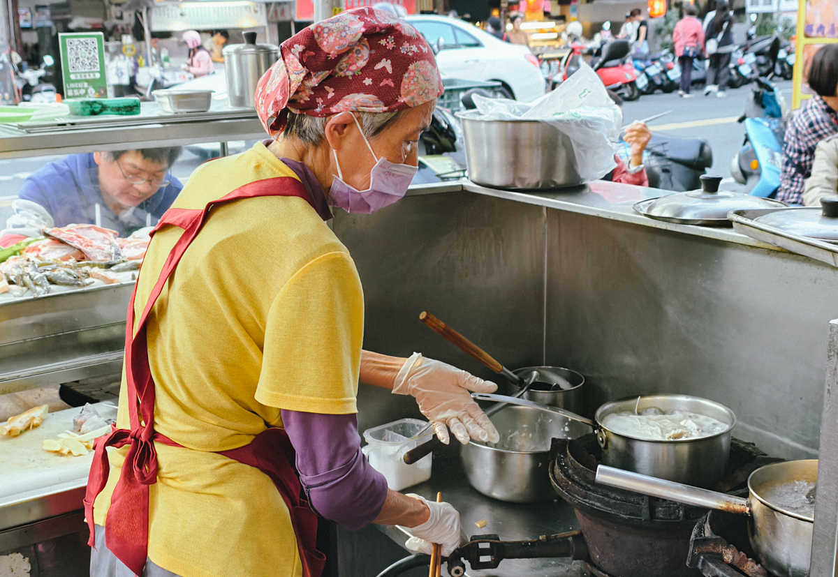 [高雄]秋霞鱸魚麵線-在地老饕推薦!超鮮高雄鱸魚麵線~高雄自強夜市50年老味道 @美食好芃友（芃芃）
