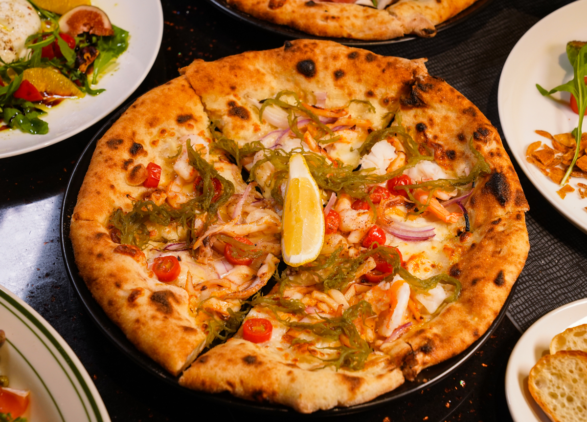 [高雄]LA ONE Pizza-超有歐洲氛圍義式窯烤高雄披薩店!一吃愛上豹紋披薩~ @美食好芃友（芃芃）