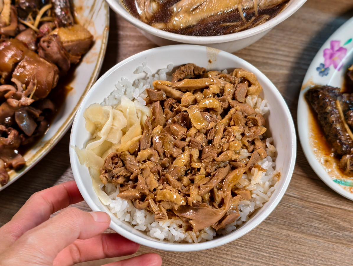 [高雄]梅州當歸鴨-在地20年高雄鴨肉老店!神級鴨片飯、超厲害當歸鴨 @美食好芃友（芃芃）