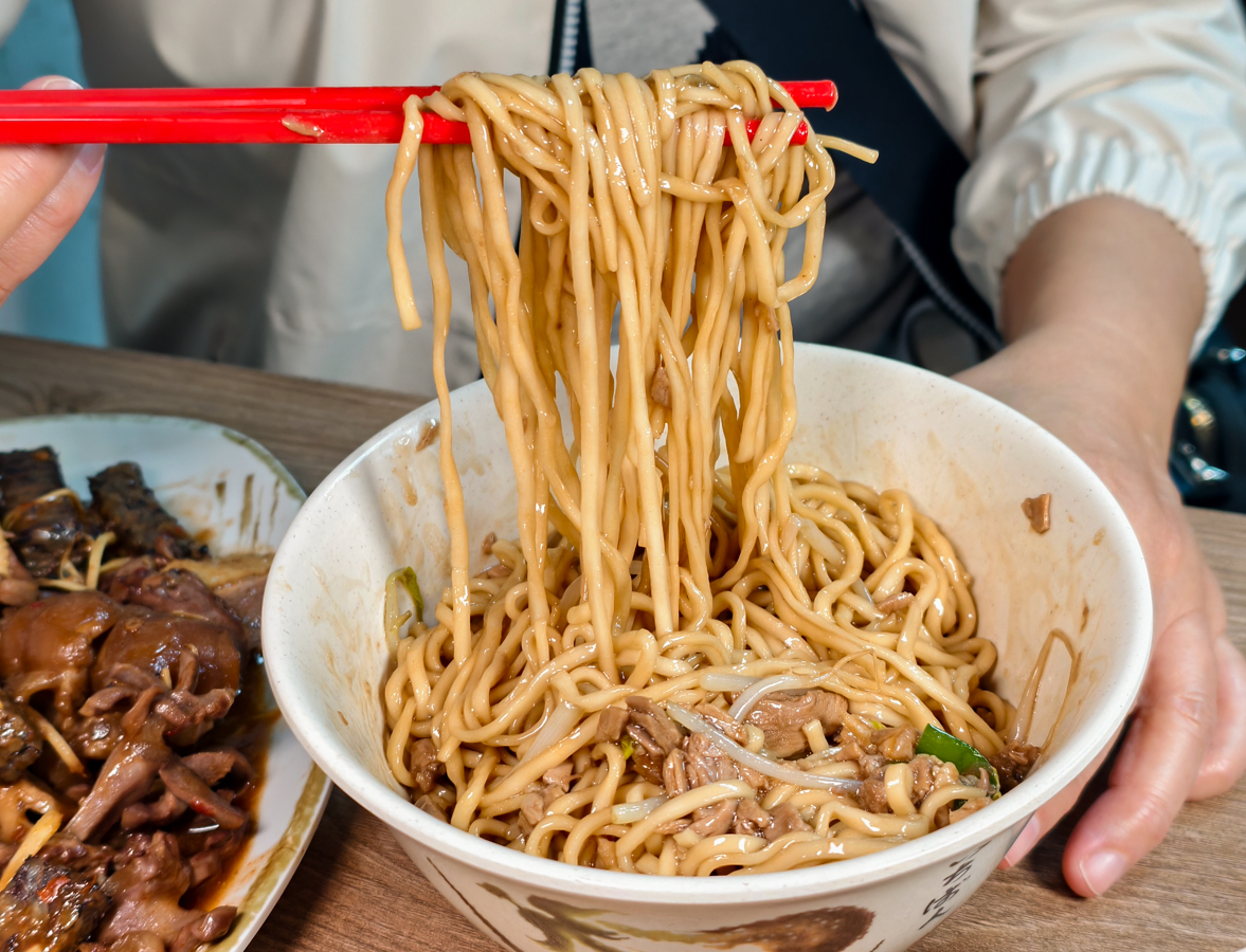 [高雄]梅州當歸鴨-在地20年高雄鴨肉老店!神級鴨片飯、超厲害當歸鴨 @美食好芃友（芃芃）