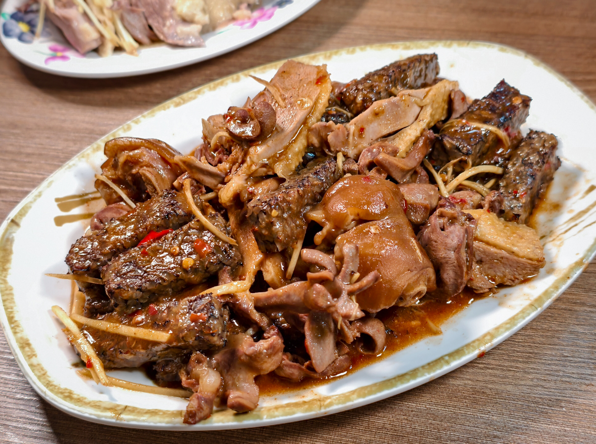 [高雄]梅州當歸鴨-在地20年高雄鴨肉老店!神級鴨片飯、超厲害當歸鴨 @美食好芃友（芃芃）