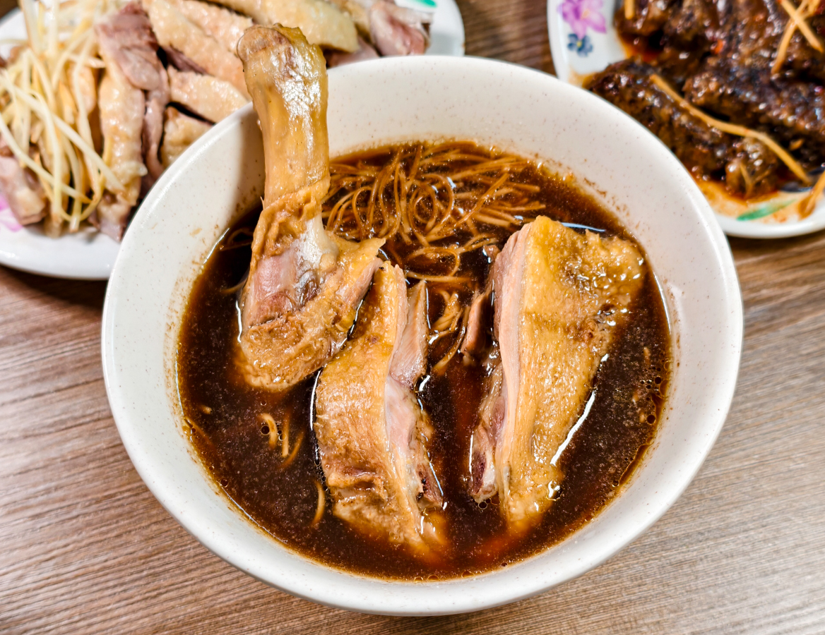 [高雄]梅州當歸鴨-在地20年高雄鴨肉老店!神級鴨片飯、超厲害當歸鴨 @美食好芃友（芃芃）