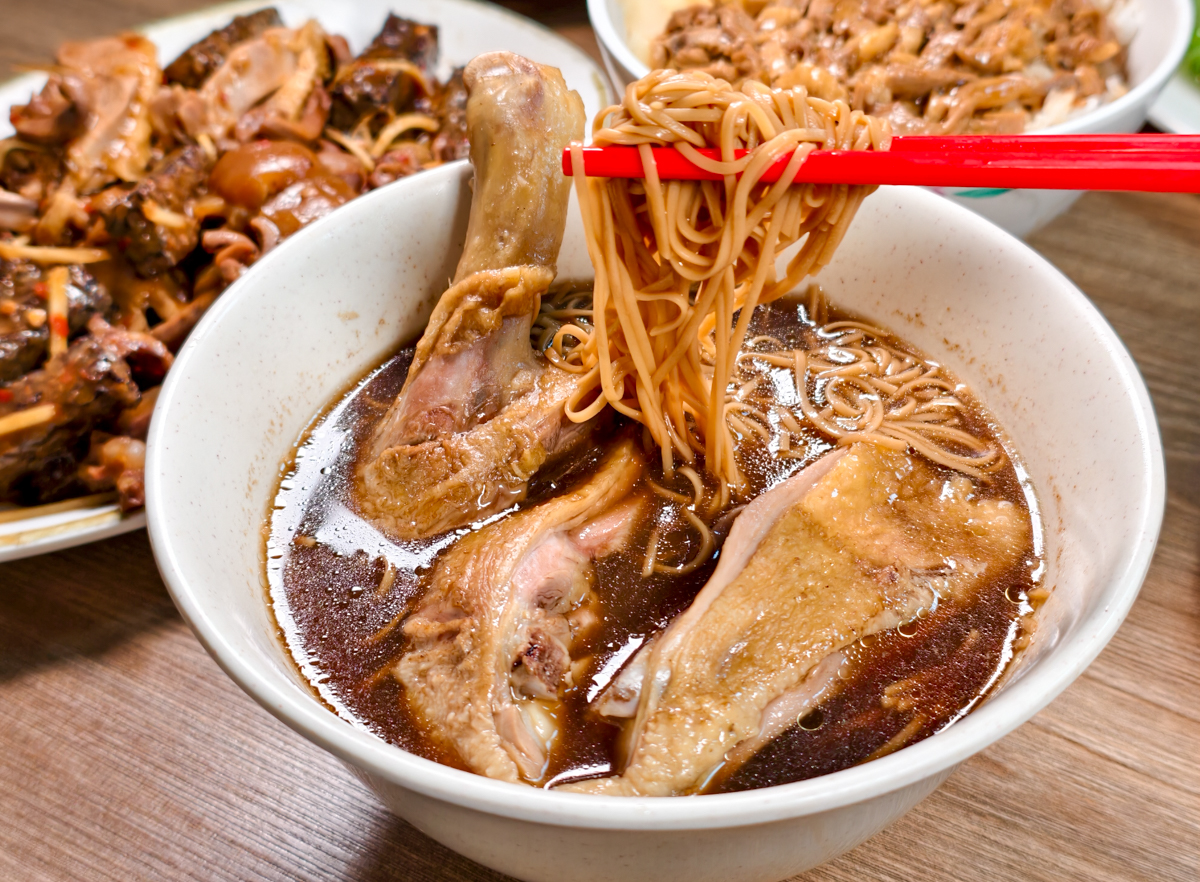 [高雄]梅州當歸鴨-在地20年高雄鴨肉老店!神級鴨片飯、超厲害當歸鴨 @美食好芃友（芃芃）