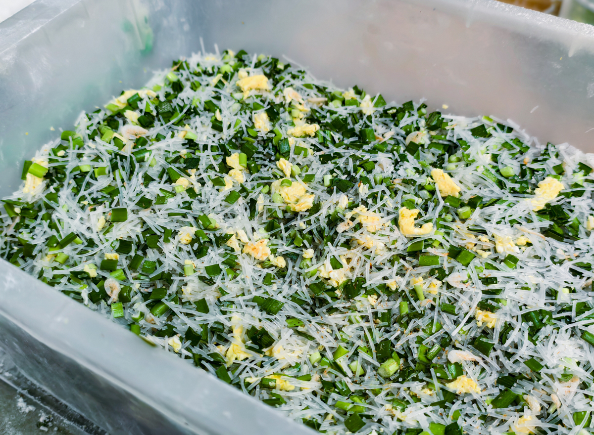 [高雄]無名排隊美食蔥抓餅-果貿社區隱藏版!超大顆爆汁豬肉餡餅、超厚韭菜盒 @美食好芃友（芃芃）