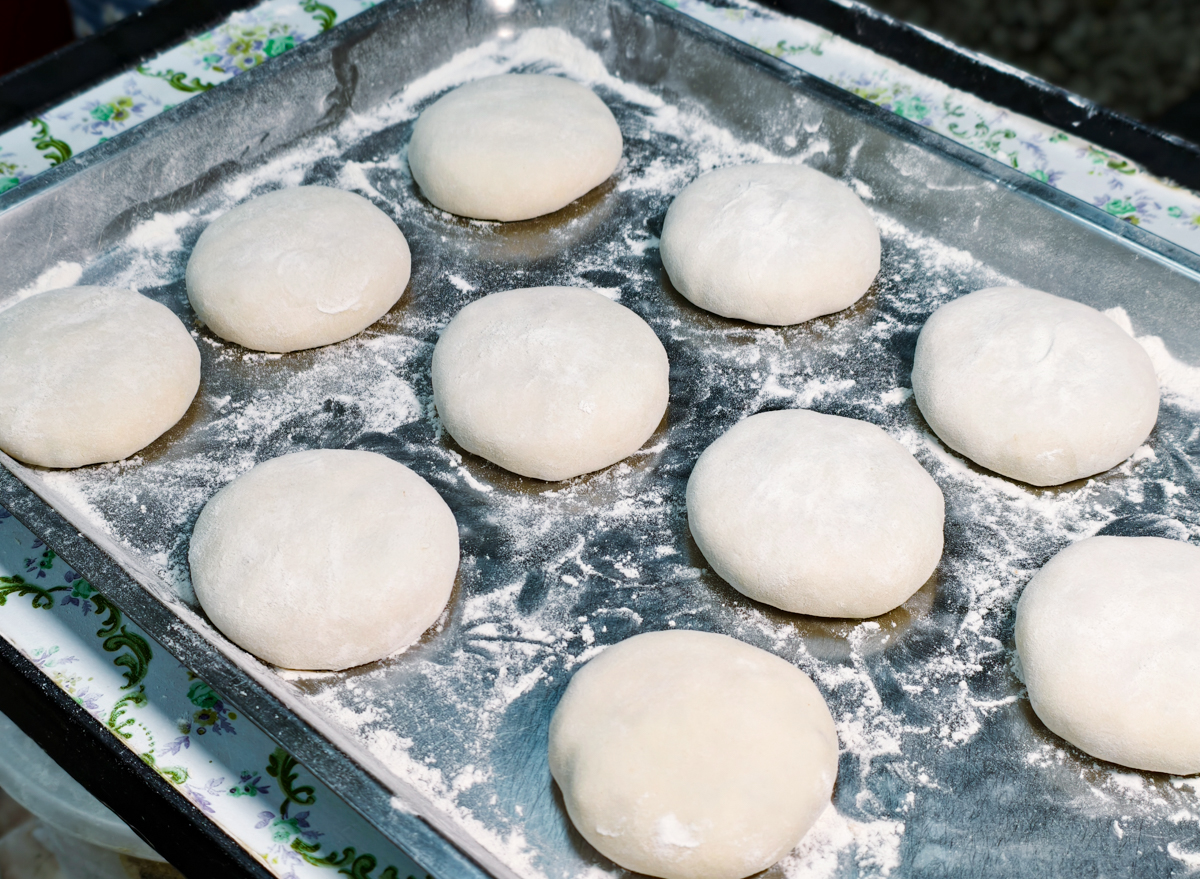 [高雄]無名排隊美食蔥抓餅-果貿社區隱藏版!超大顆爆汁豬肉餡餅、超厚韭菜盒 @美食好芃友（芃芃）