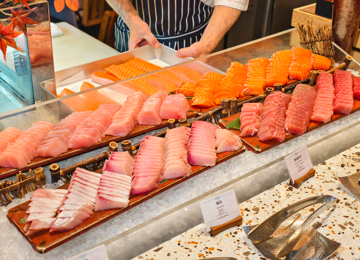 [高雄]高雄日航SERENA全日餐廳-高雄自助餐秋冬吃蟹第一選擇!有爆蛋紅蟳的螃蟹山! @美食好芃友（芃芃）