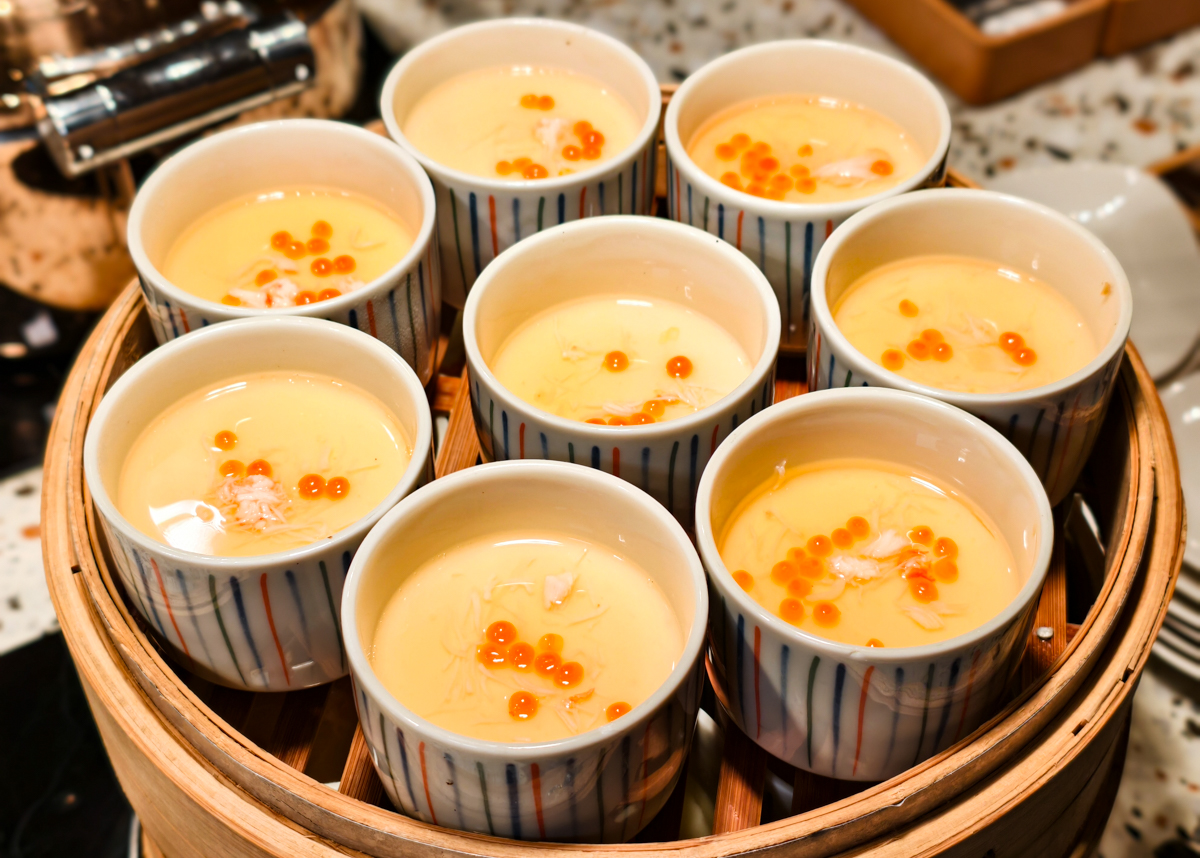 [高雄]高雄日航SERENA全日餐廳-高雄自助餐秋冬吃蟹第一選擇!有爆蛋紅蟳的螃蟹山! @美食好芃友（芃芃）