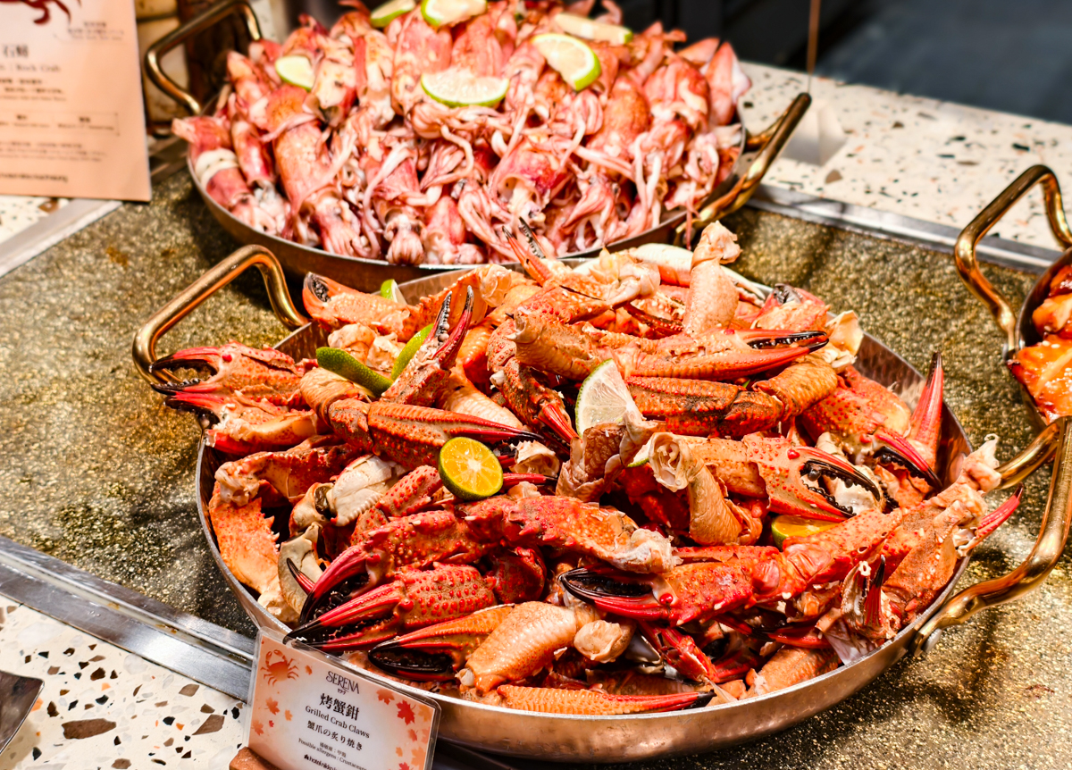[高雄]高雄日航SERENA全日餐廳-高雄自助餐秋冬吃蟹第一選擇!有爆蛋紅蟳的螃蟹山! @美食好芃友（芃芃）