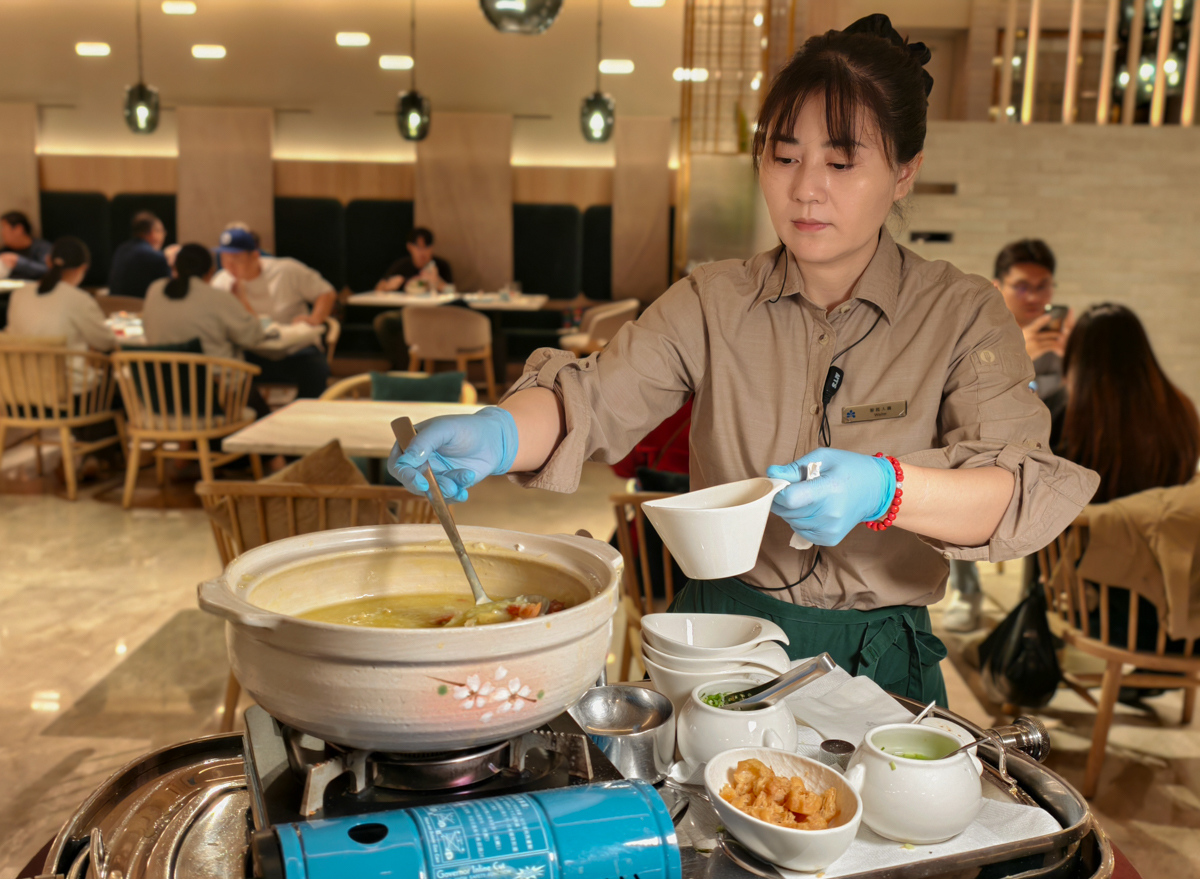 [高雄]高雄日航SERENA全日餐廳-高雄自助餐秋冬吃蟹第一選擇!有爆蛋紅蟳的螃蟹山! @美食好芃友（芃芃）