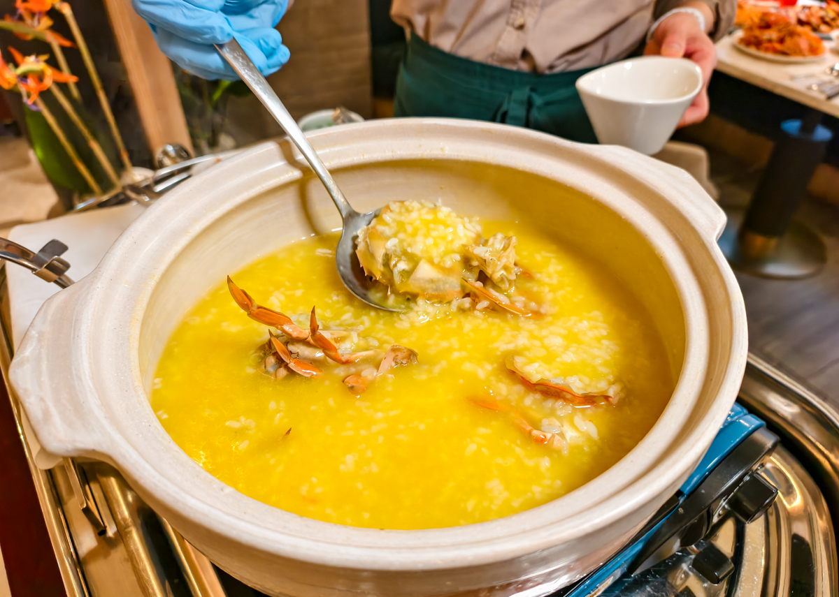 [高雄]高雄日航SERENA全日餐廳-高雄自助餐秋冬吃蟹第一選擇!有爆蛋紅蟳的螃蟹山! @美食好芃友（芃芃）