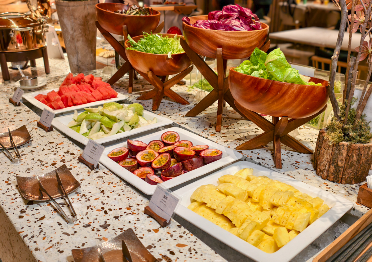 [高雄]高雄日航SERENA全日餐廳-高雄自助餐秋冬吃蟹第一選擇!有爆蛋紅蟳的螃蟹山! @美食好芃友（芃芃）