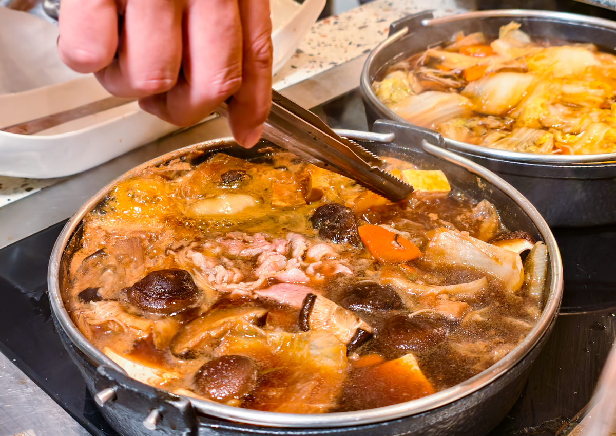 [高雄]高雄日航SERENA全日餐廳-高雄自助餐秋冬吃蟹第一選擇!有爆蛋紅蟳的螃蟹山! @美食好芃友（芃芃）