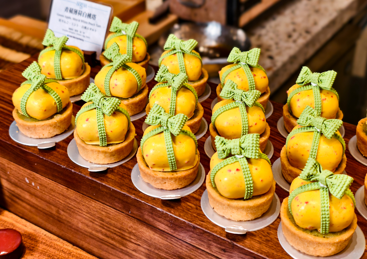 [高雄]高雄日航SERENA全日餐廳-高雄自助餐秋冬吃蟹第一選擇!有爆蛋紅蟳的螃蟹山! @美食好芃友（芃芃）