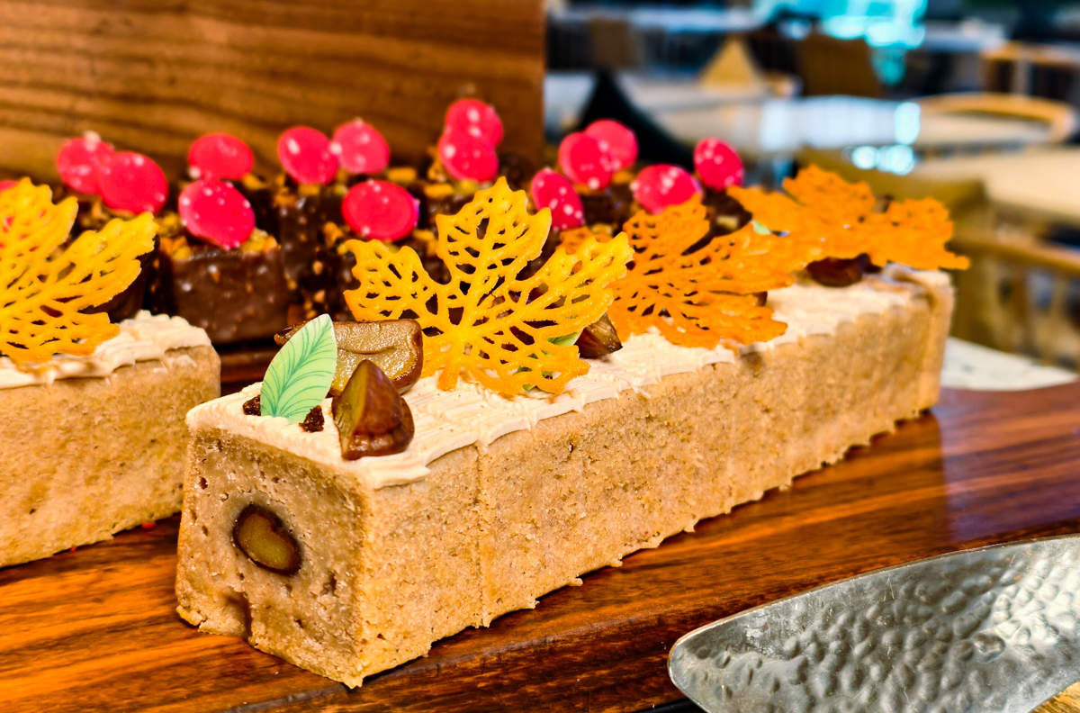 [高雄]高雄日航SERENA全日餐廳-高雄自助餐秋冬吃蟹第一選擇!有爆蛋紅蟳的螃蟹山! @美食好芃友（芃芃）