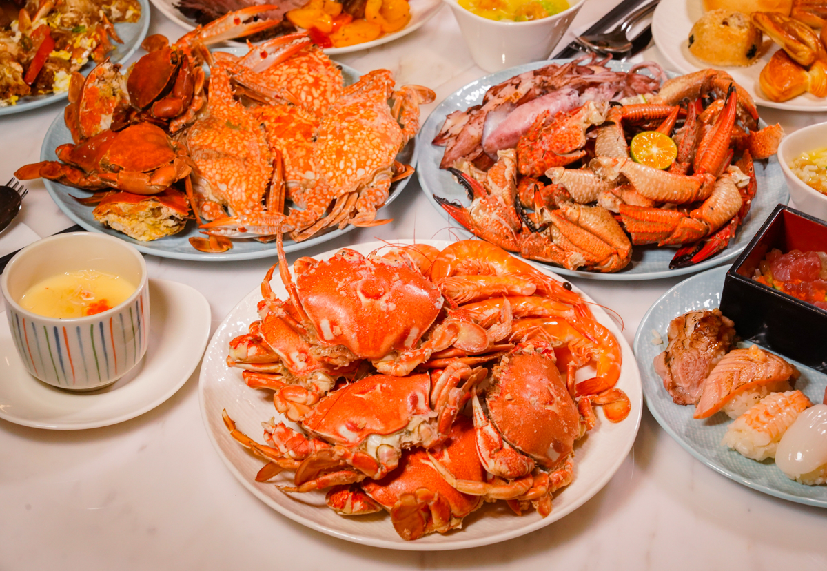 [高雄]高雄日航SERENA全日餐廳-高雄自助餐秋冬吃蟹第一選擇!有爆蛋紅蟳的螃蟹山! @美食好芃友（芃芃）