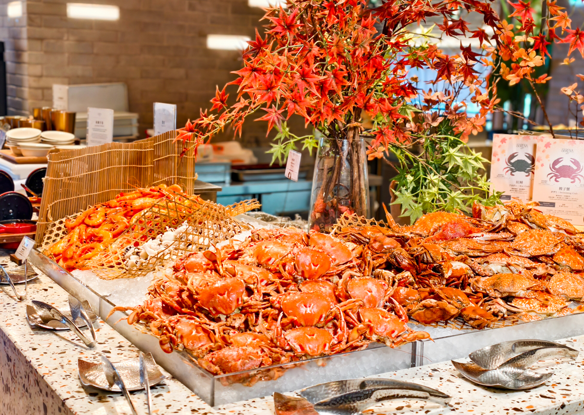 [高雄]高雄日航SERENA全日餐廳-高雄自助餐秋冬吃蟹第一選擇!有爆蛋紅蟳的螃蟹山! @美食好芃友（芃芃）