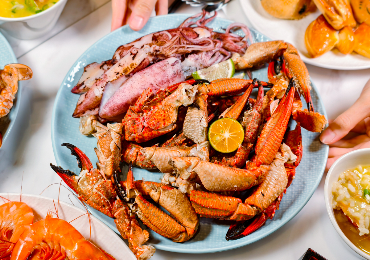 [高雄]高雄日航SERENA全日餐廳-高雄自助餐秋冬吃蟹第一選擇!有爆蛋紅蟳的螃蟹山! @美食好芃友（芃芃）